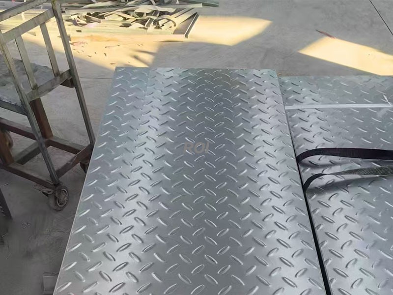 Anti-slip Stainless Steel Checkered Plate for Solar Rooftop Walkways